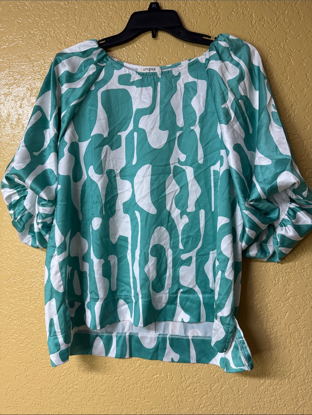 Umgee Teal & White Abstract Dolman Sleeve Blouse